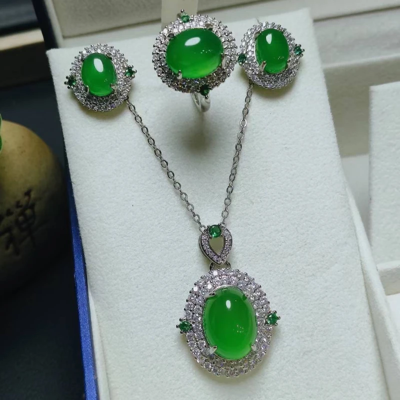 Stylish and Exquisite Green Three-piece Set, Light Luxury Personalized Jewelry
Stylish and Exquisite Green Three-piece Set, Light Luxury Personalized Jewelry