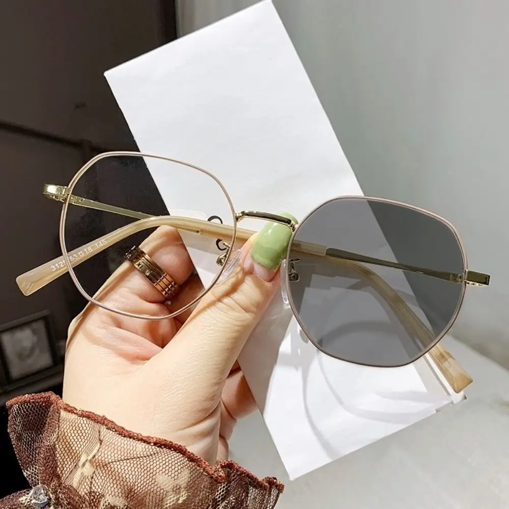 Новые фотохромные очки INS, уличные модные Меняющие цвет очки, легкий роскошный дизайн, фотохромные очки
Новые фотохромные очки INS, уличные модные Меняющие цвет очки, легкий роскошный дизайн, фотохромные очки