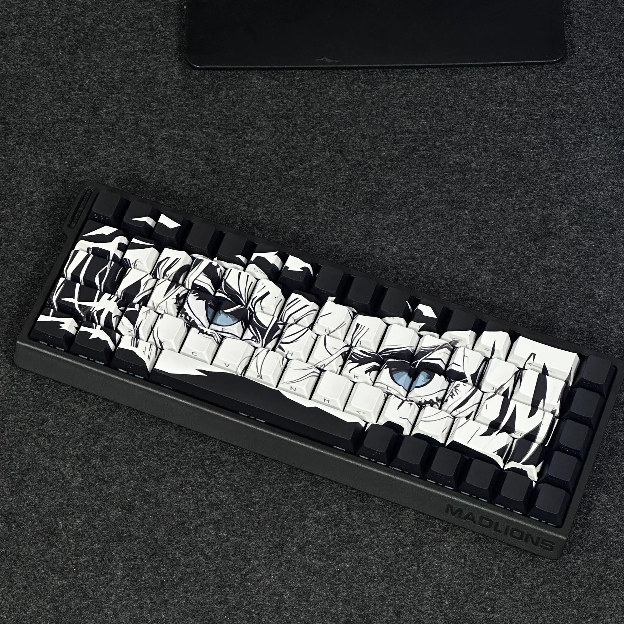 Tear Diffuse Side Engraving Keycaps Game Cherry Sublimation Process PBT Keycap for Mechanical Keyboard Magnetic Axis Keyboard
Tear Diffuse Side Engraving Keycaps Game Cherry Sublimation Process PBT Keycap for Mechanical Keyboard Magnetic Axis Keyboard