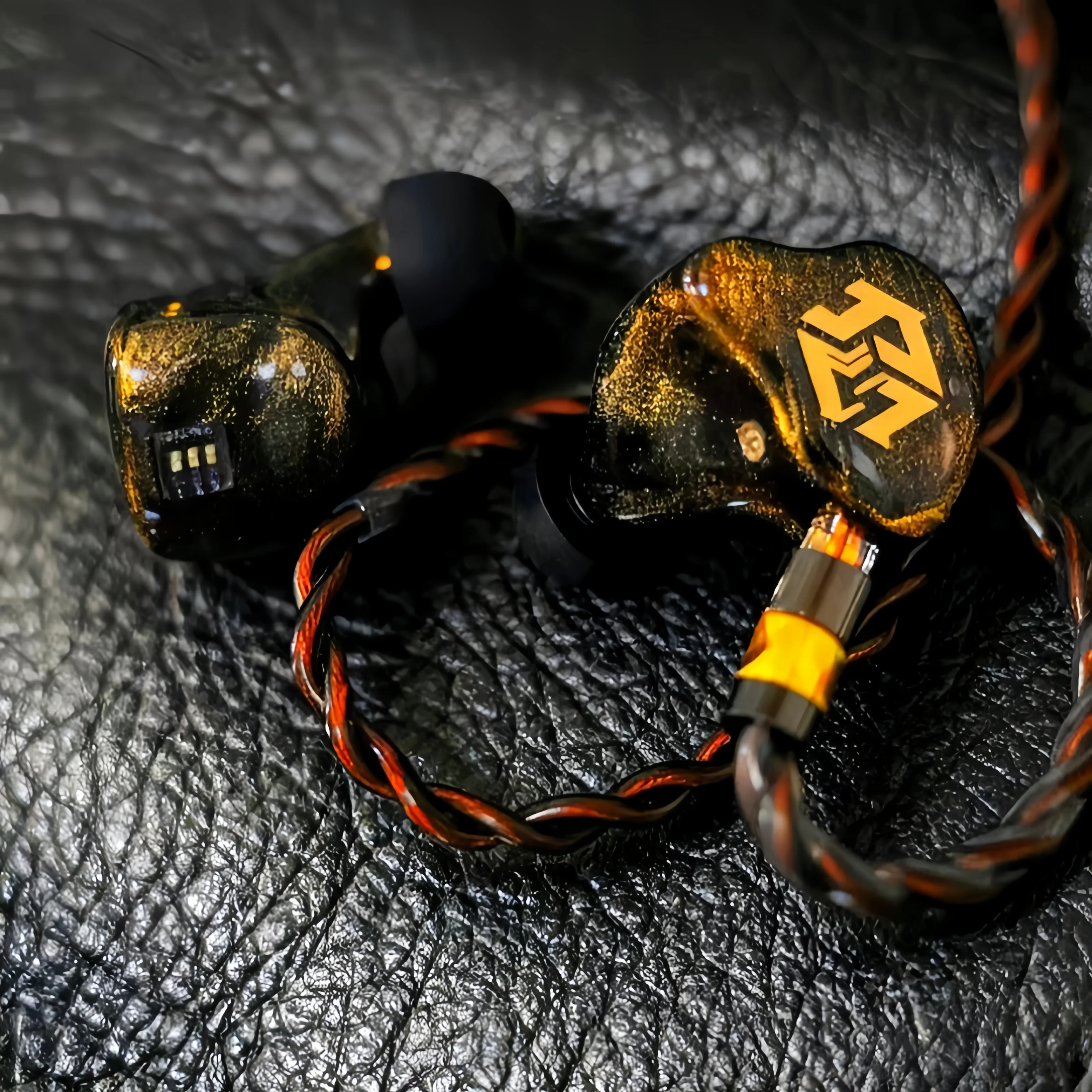 Geekyaudio 1EST+1DD+1BC+2BA+1Ceramic IEMs Hybrid in Ear Hifi Monitors HiFi Audiophiles Earphones Bone Conduction 2pin 0.78mm
Geekyaudio 1EST+1DD+1BC+2BA+1Ceramic IEMs Hybrid in Ear Hifi Monitors HiFi Audiophiles Earphones Bone Conduction 2pin 0.78mm