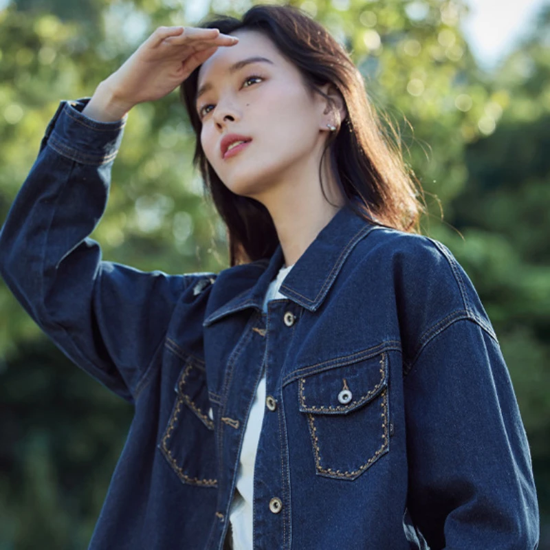 Повседневная джинсовая куртка с лацканами в стиле ретро для женщин, весенний новый короткий топ, студенческий темперамент и универсальный универсальный 
Повседневная джинсовая куртка с лацканами в стиле ретро для женщин, весенний новый короткий топ, студенческий темперамент и универсальный универсальный