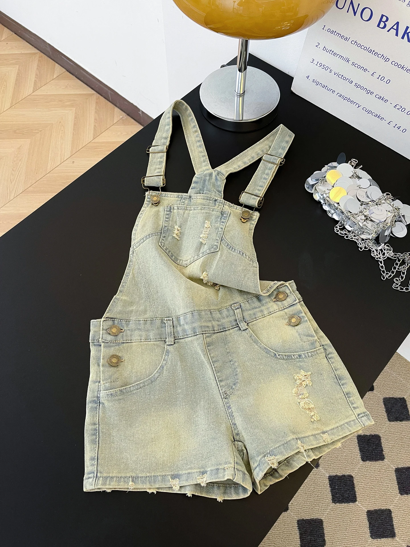 Retro Washed Distressed Light Blue Denim Overalls Women's Summer Spicy Slim Fit Elastic Short Shorts High Waist Jeans
Retro Washed Distressed Light Blue Denim Overalls Women's Summer Spicy Slim Fit Elastic Short Shorts High Waist Jeans