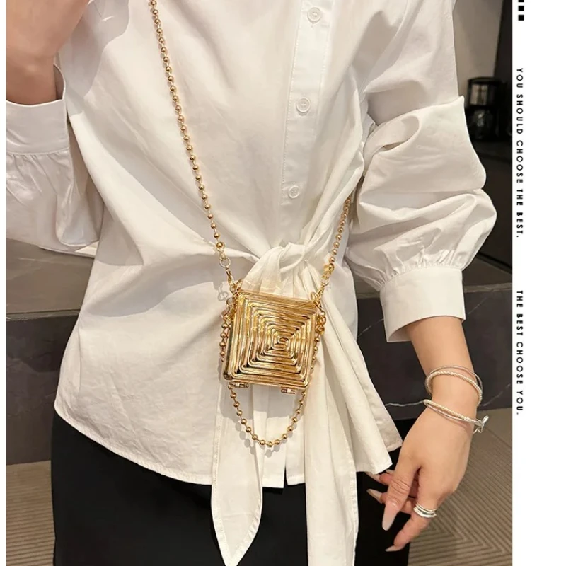 Mini Bag for Women 2027 Golden acrylic metal hard Niche Personalized Mini LipstickEarphone Bag Chain Shoulder coin purse
Mini Bag for Women 2027 Golden acrylic metal hard Niche Personalized Mini LipstickEarphone Bag Chain Shoulder coin purse