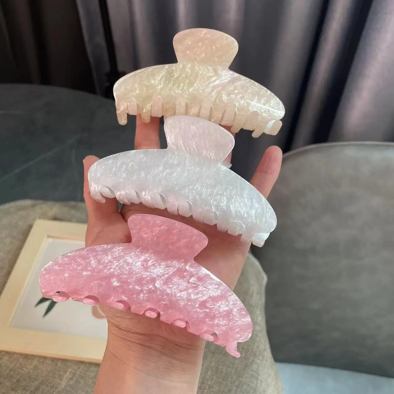 НОВЫЙ светлый цвет, блестящие коготь для волос, классический стиль, экологически чистые акриловые заколки для волос, аксессуары для волос для женщин и девочек
НОВЫЙ светлый цвет, блестящие коготь для волос, классический стиль, экологически чистые акриловые заколки для волос, аксессуары для волос для женщин и девочек