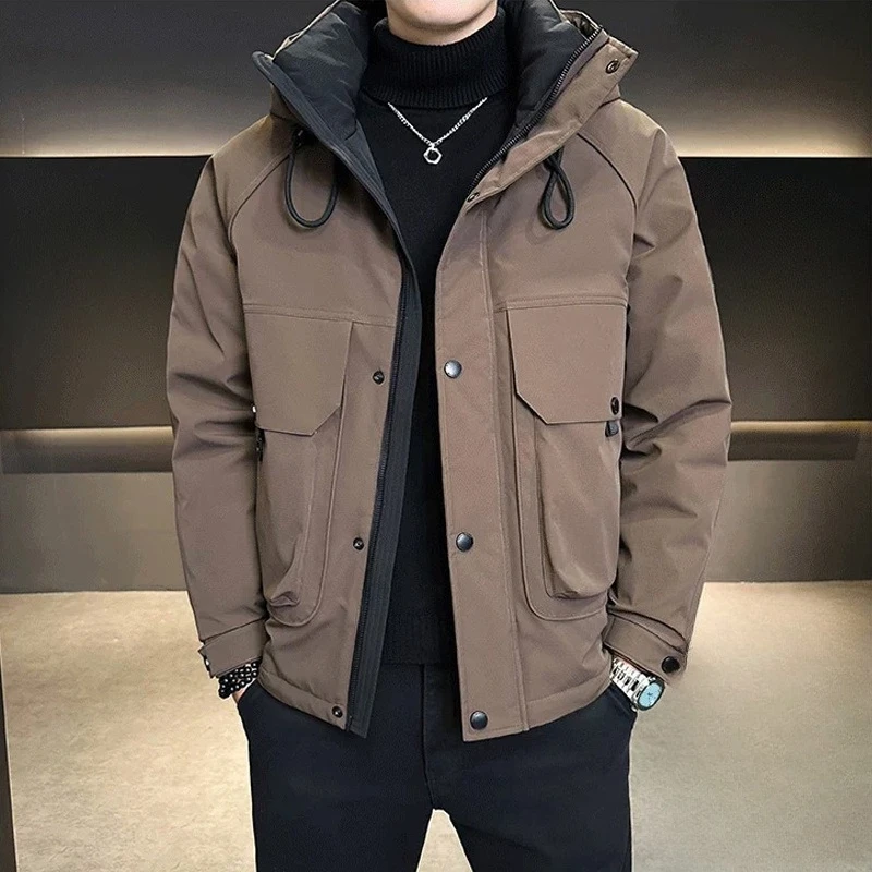 Новый утолщенный теплый морозостойкий пуховик для мужчин, зимняя свободная уличная ветровка большого размера, рабочая куртка, модная верхняя одежда
Новый утолщенный теплый морозостойкий пуховик для мужчин, зимняя свободная уличная ветровка большого размера, рабочая куртка, модная верхняя одежда