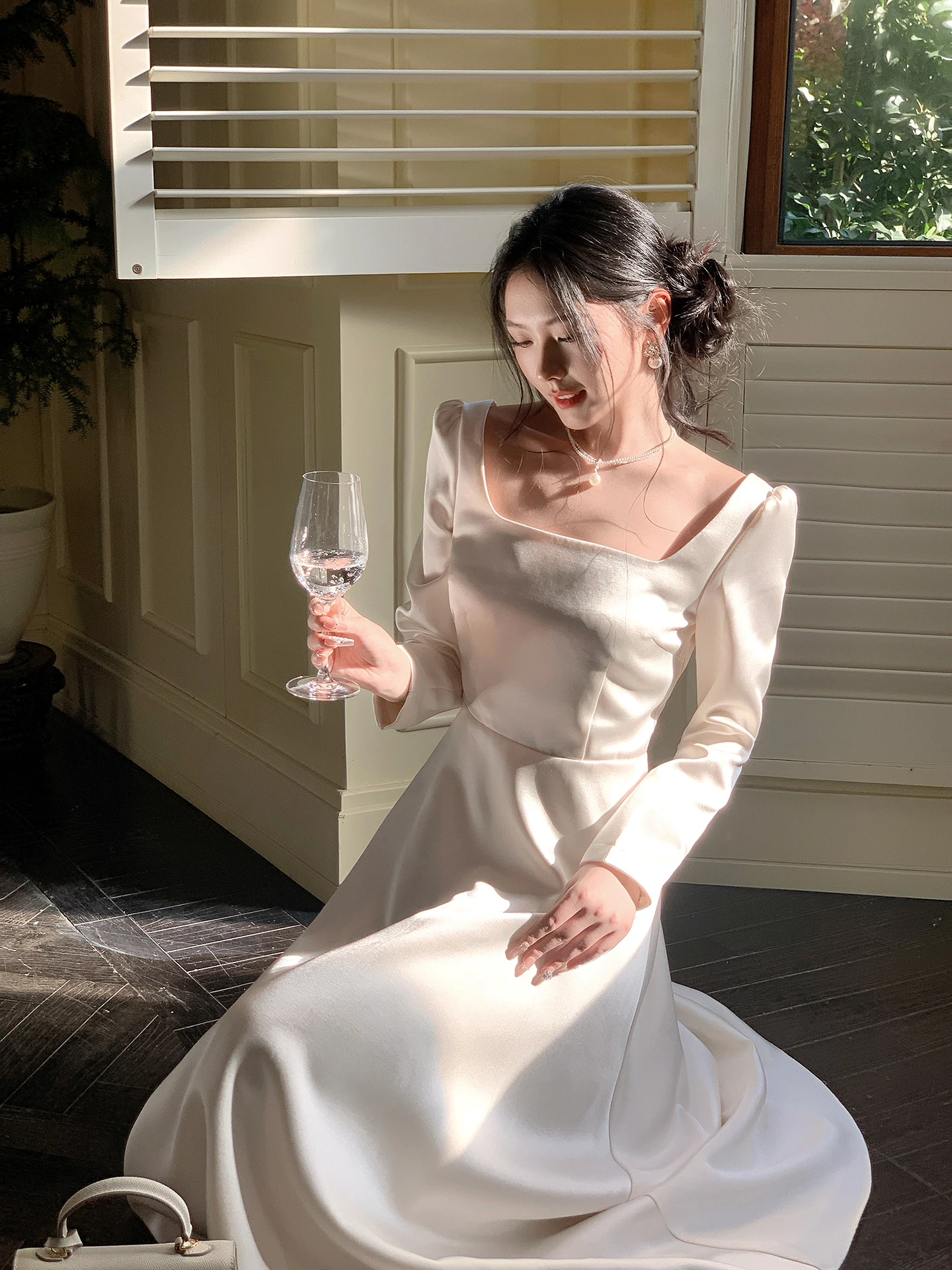 Осенне-зимнее платье А-силуэта с квадратным вырезом, длинным рукавом, высокой талией, во французском стиле, из полиэстера, на молнии
Осенне-зимнее платье А-силуэта с квадратным вырезом, длинным рукавом, высокой талией, во французском стиле, из полиэстера, на молнии