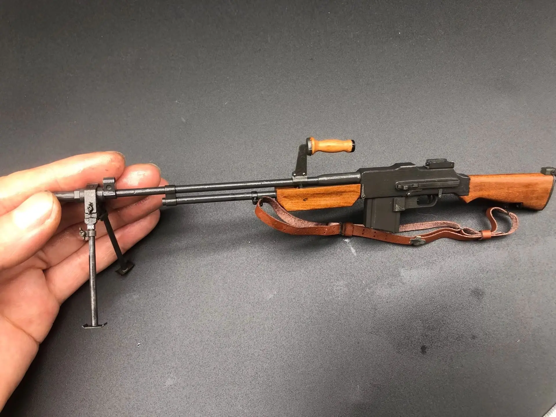 1/6 WWII Series Soldier Army Metal M1918A2 Browning Automatic Rifle Wooden Handmade Gun Model for Action Figure Collection
1/6 WWII Series Soldier Army Metal M1918A2 Browning Automatic Rifle Wooden Handmade Gun Model for Action Figure Collection