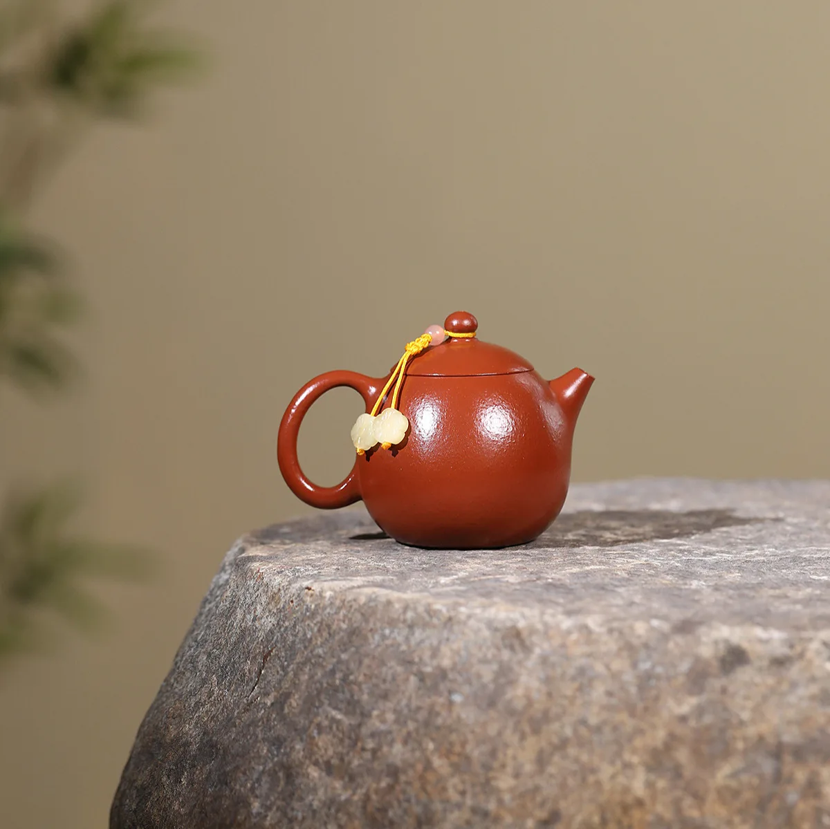 Handmade Small Capacity Teapot Yixing Purple Clay Pot Ore Coal Kiln Sand Push Ball Hole Kung Fu 100C
Handmade Small Capacity Teapot Yixing Purple Clay Pot Ore Coal Kiln Sand Push Ball Hole Kung Fu 100C