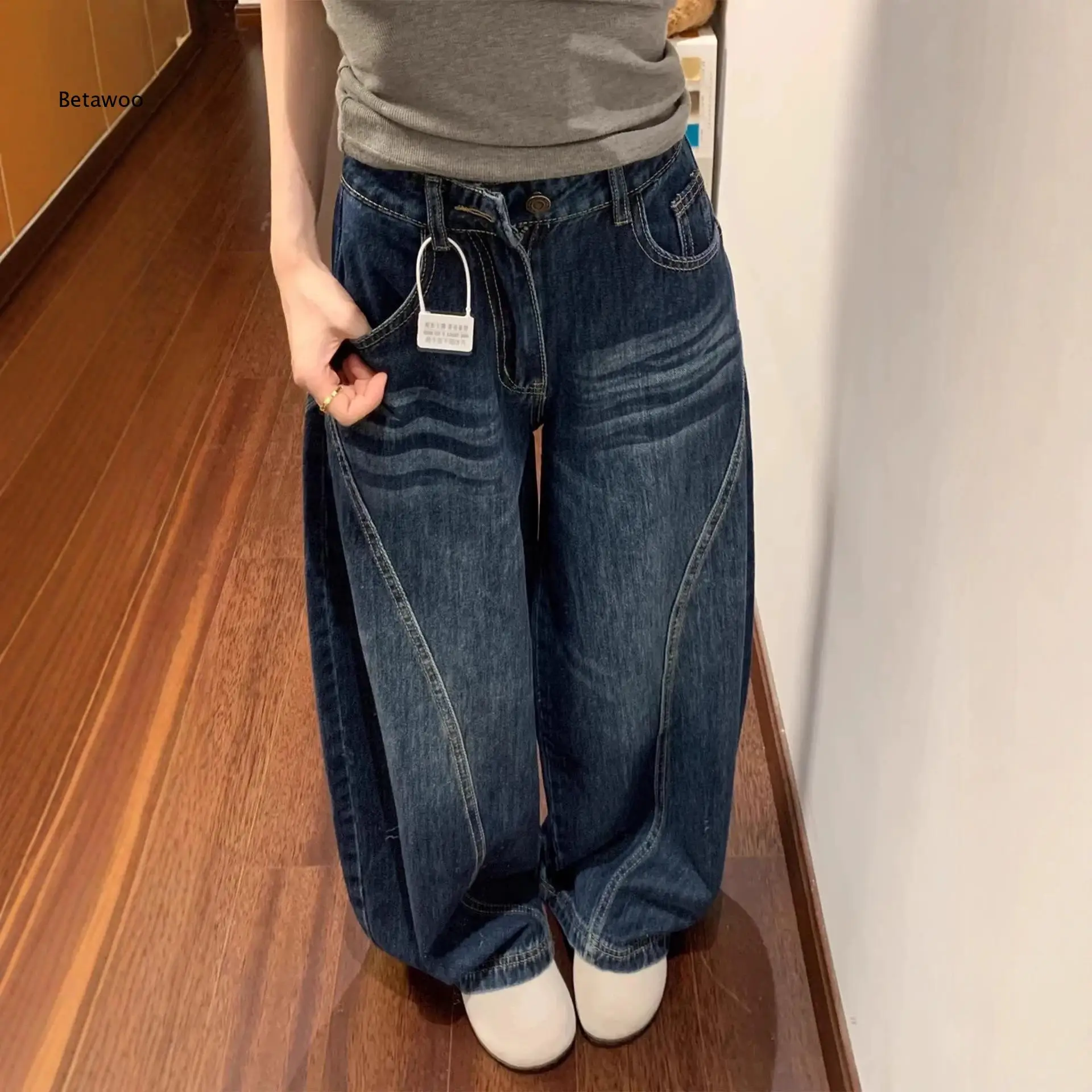 Women's Dark Wash Mid Rise Curved Seam Baggy Wide Leg Denim Jeans
Women's Dark Wash Mid Rise Curved Seam Baggy Wide Leg Denim Jeans