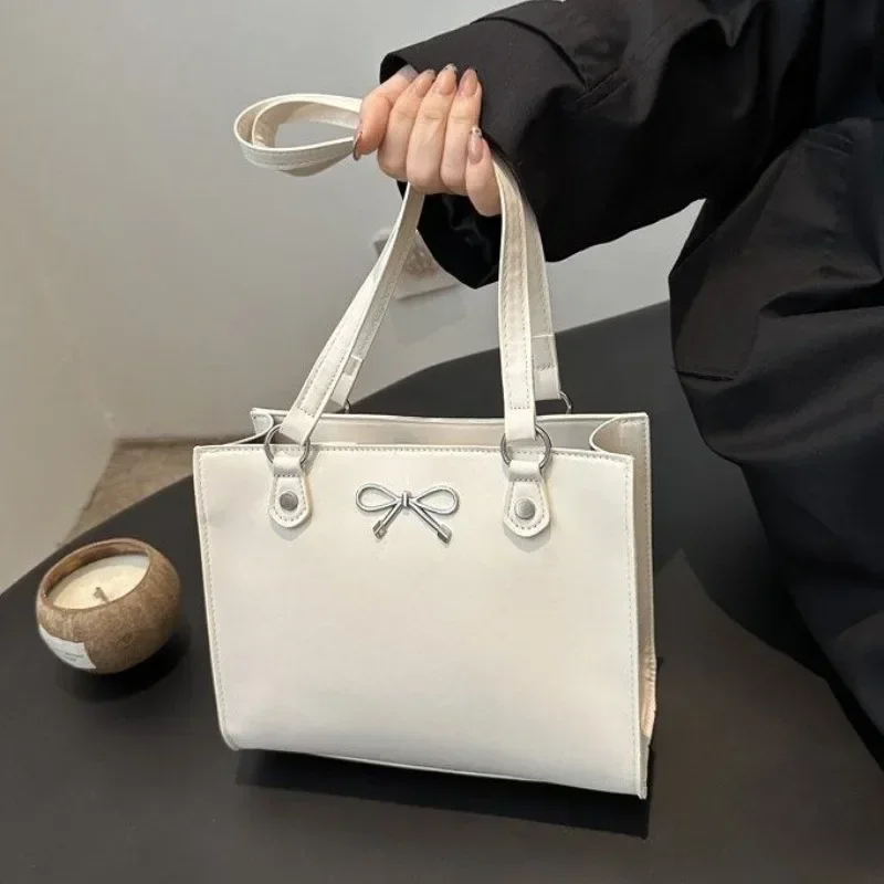 Simple Elegant Vintage Diaper Bags For Women High-End Designer Shoulder Bag Large Capacity Leather Commuter Bag Trendy
Simple Elegant Vintage Diaper Bags For Women High-End Designer Shoulder Bag Large Capacity Leather Commuter Bag Trendy