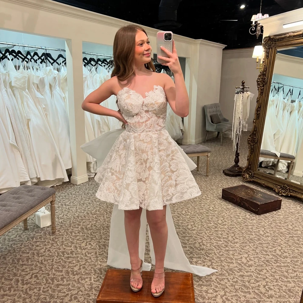 Mini Applique Lace Wedding Dresses With Bow Sweetheart A-Line Sleeveless Bride Gowns Above Knee vestidos de novia Customized
Mini Applique Lace Wedding Dresses With Bow Sweetheart A-Line Sleeveless Bride Gowns Above Knee vestidos de novia Customized