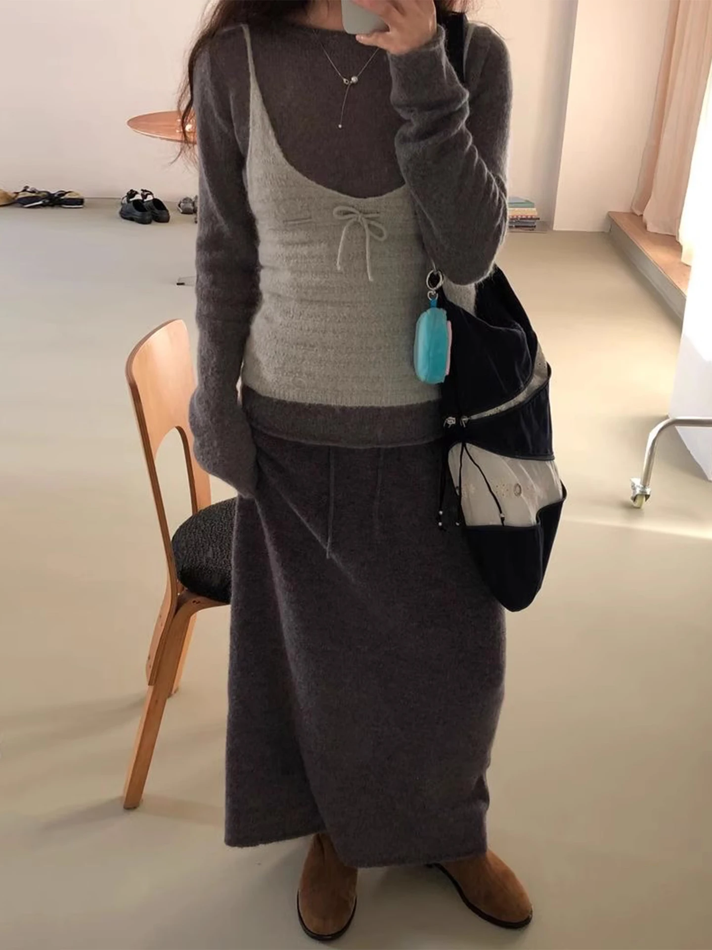 Мягкий универсальный женский вязаный свитер, жилет с высокой талией, прямая юбка, комплект из футболки, новый зимний многослойный наряд
Мягкий универсальный женский вязаный свитер, жилет с высокой талией, прямая юбка, комплект из футболки, новый зимний многослойный наряд