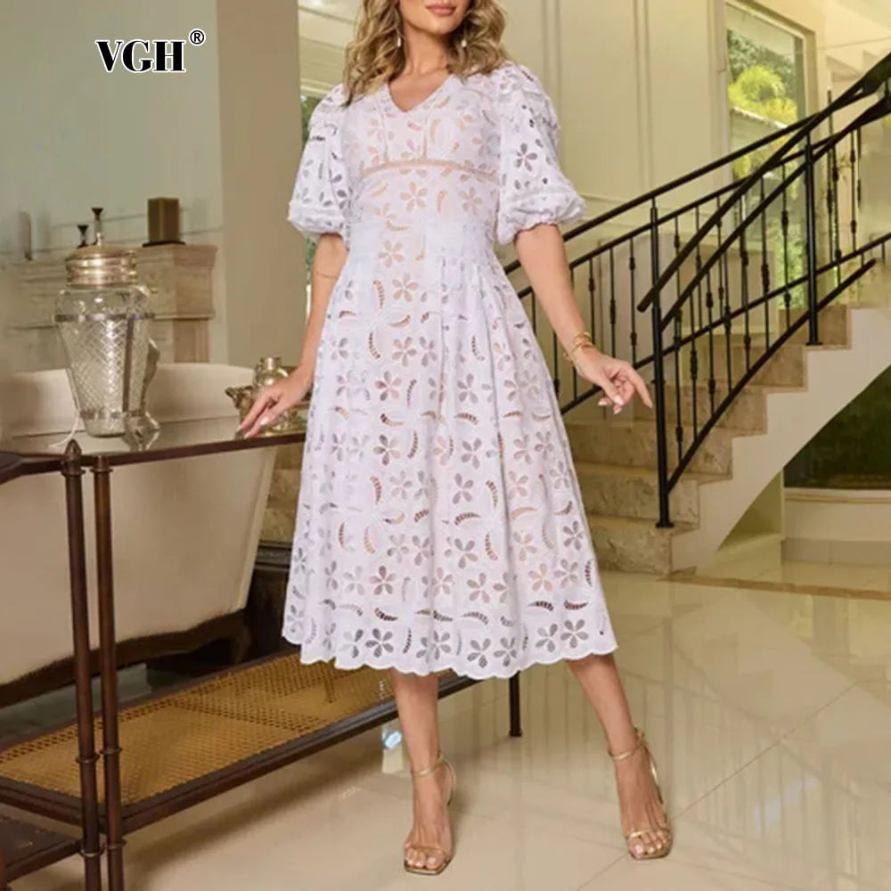 VGH Solid Color Spliced Hollow Out Midi Dress for Women V Neck Lantern Sleeve Tunic See Through Temperament Dresses Female New
VGH Solid Color Spliced Hollow Out Midi Dress for Women V Neck Lantern Sleeve Tunic See Through Temperament Dresses Female New