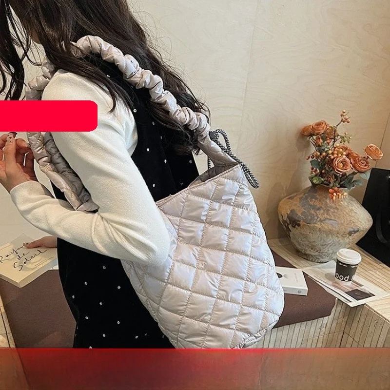 Winter New Large Capaci Buet Bag Single oulder Crossbody Commuter Women's Cotton Coat Bag Handbag Tote Bag Satchel
Winter New Large Capaci Buet Bag Single oulder Crossbody Commuter Women's Cotton Coat Bag Handbag Tote Bag Satchel