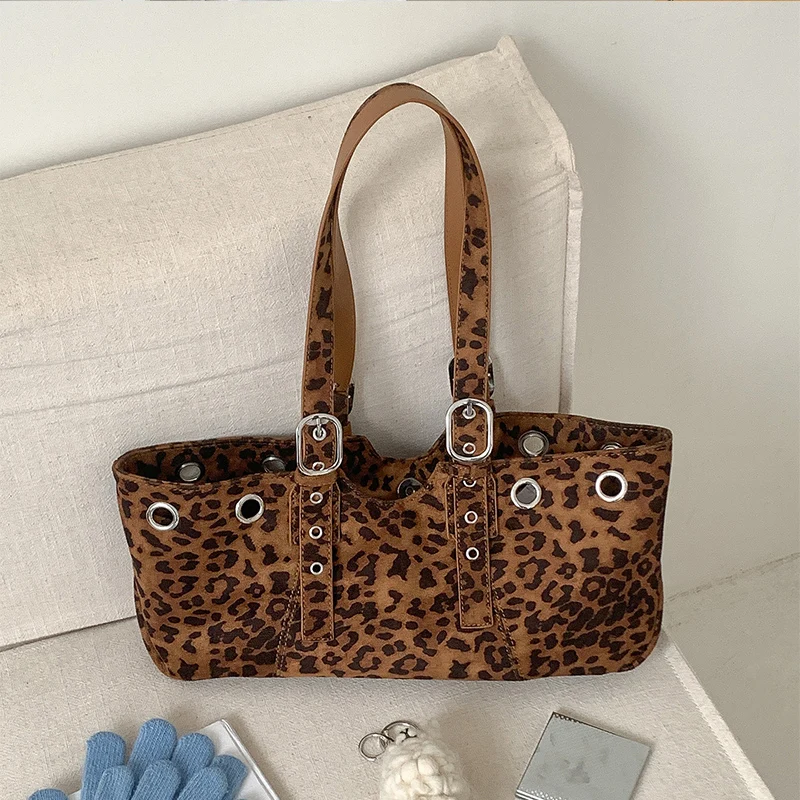 Сумка в стиле ретро с леопардовым принтом, высококачественный дизайн, сумка на плечо с заклепками в стиле Y2k, модная женская сумка в корейском стиле из матовой замши под мышками
Сумка в стиле ретро с леопардовым принтом, высококачественный дизайн, сумка на плечо с заклепками в стиле Y2k, модная женская сумка в корейском стиле из матовой замши под мышками