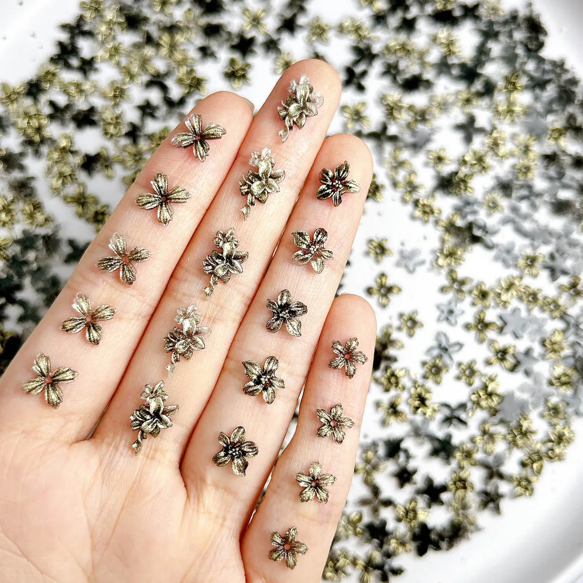 60PCS Translucent Black Gold Flower Series Nail Art Decorations Creative Glitter Five-Petal Blossoms Resin Nail Charms DIY Nails
60PCS Translucent Black Gold Flower Series Nail Art Decorations Creative Glitter Five-Petal Blossoms Resin Nail Charms DIY Nails