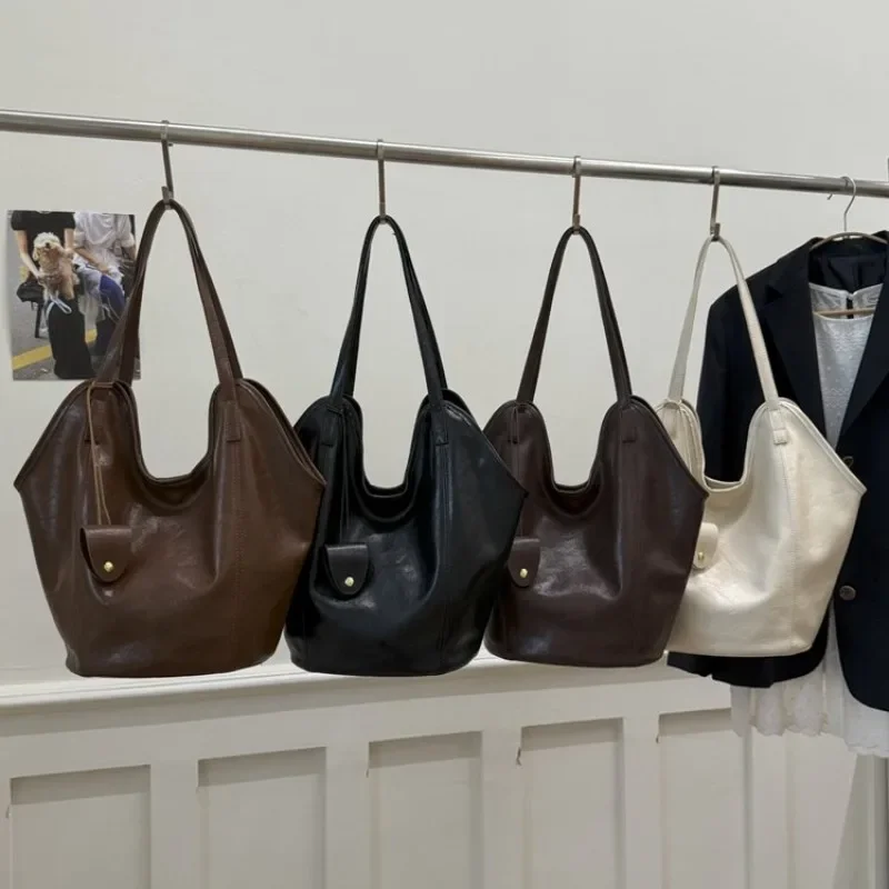 Runway Designer Tote Bag For Women Luxury Leather Crossbody Handbag Vintage Trendsetting Large Capacity Minimalist Diaper Bag
Runway Designer Tote Bag For Women Luxury Leather Crossbody Handbag Vintage Trendsetting Large Capacity Minimalist Diaper Bag