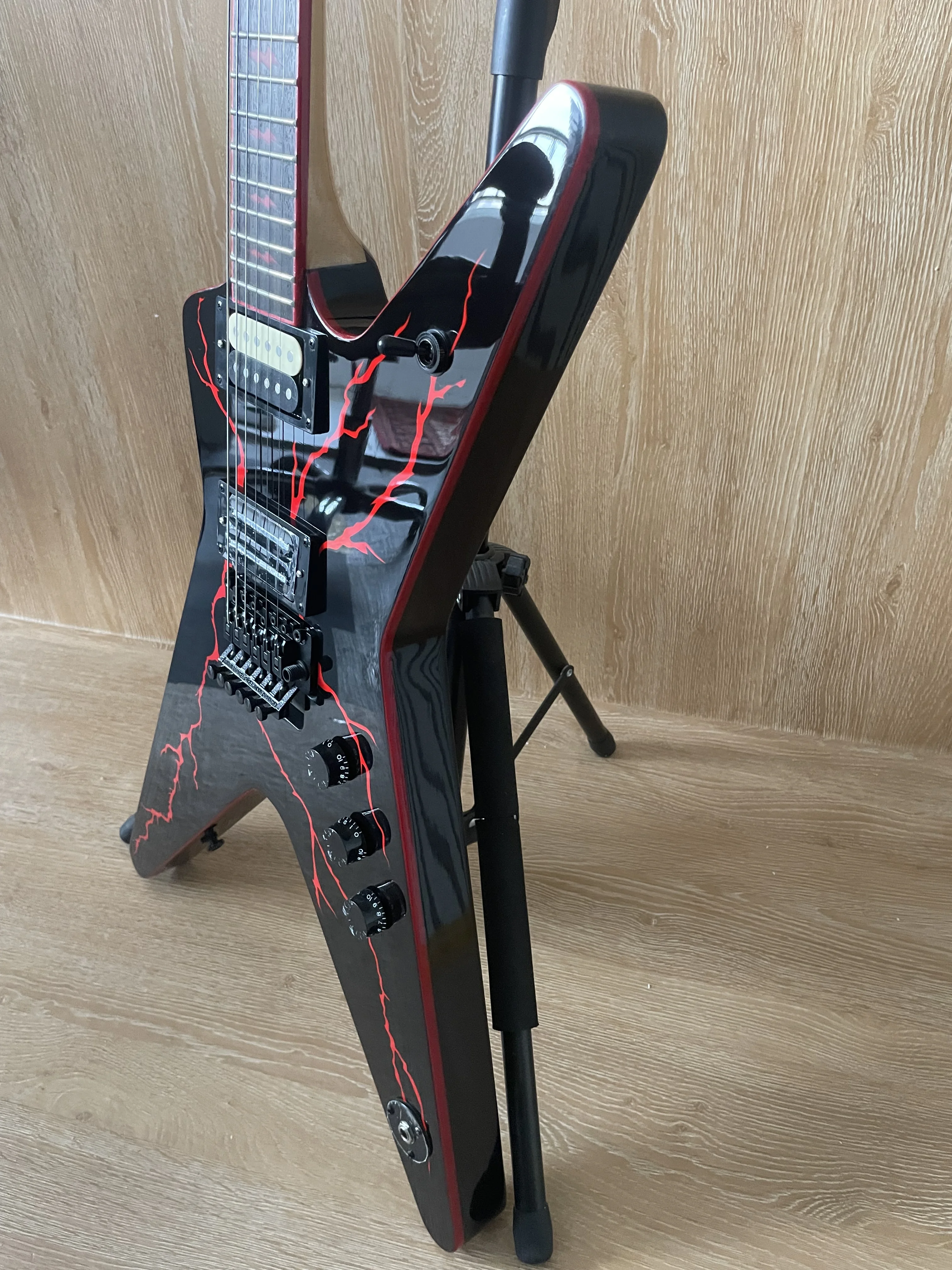 6 String ML Style Electric Guitar Black with Red Lightning Graphic & Floyd Rose Tremolo
6 String ML Style Electric Guitar Black with Red Lightning Graphic & Floyd Rose Tremolo