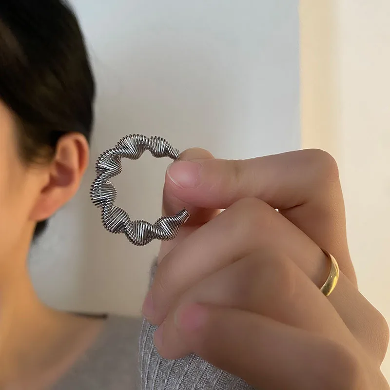 Женские серьги-кольца из нержавеющей стали, витые U-образные украшения в стиле хип-хоп, водонепроницаемые посеребренные волнистые, модные ювелирные украшения
Женские серьги-кольца из нержавеющей стали, витые U-образные украшения в стиле хип-хоп, водонепроницаемые посеребренные волнистые, модные ювелирные украшения