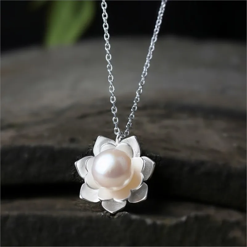 New Fashion 925 Sterling Silver Jewelry Female National White Lotus Shell Beads Pearl Flowers Pendant Necklaces XL132
New Fashion 925 Sterling Silver Jewelry Female National White Lotus Shell Beads Pearl Flowers Pendant Necklaces XL132