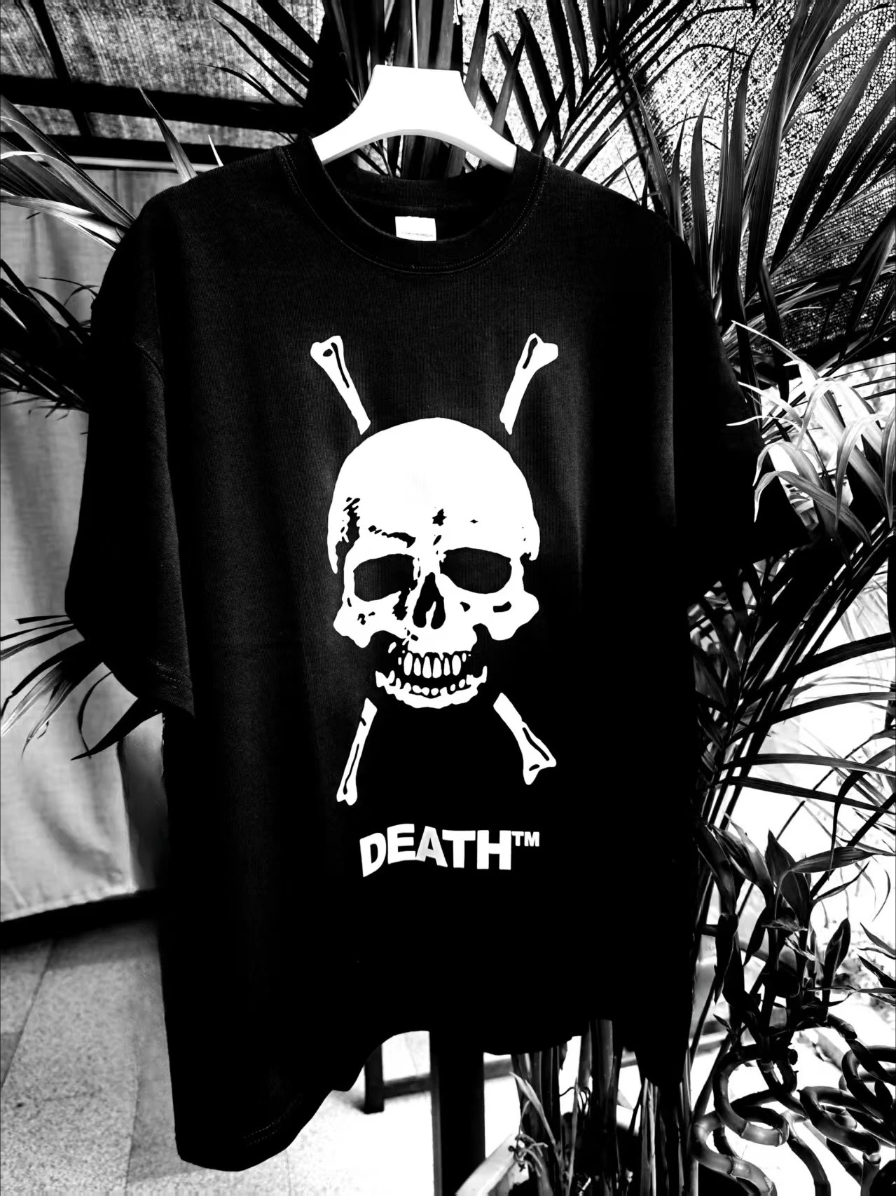 Переиздание 90-х годов ВИНТАЖНАЯ СМЕРТЬ Классическая мужская и женская футболка с короткими рукавами и воротником в американском стиле с принтом черепа из чистого хлопка
Переиздание 90-х годов ВИНТАЖНАЯ СМЕРТЬ Классическая мужская и женская футболка с короткими рукавами и воротником в американском стиле с принтом черепа из чистого хлопка