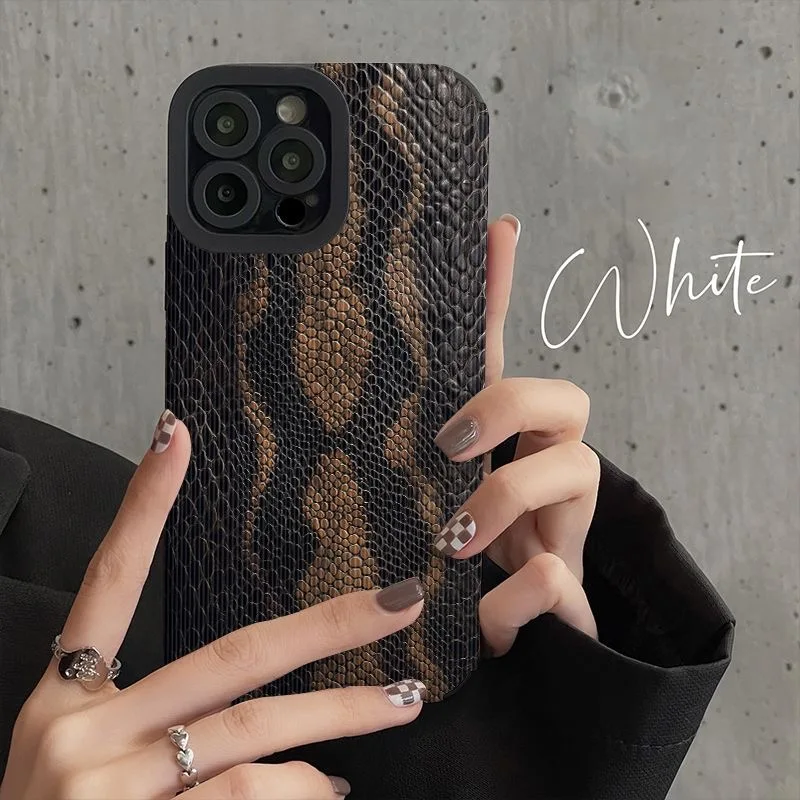 Brown and black snake pattern mobile phone case, suitable for iPhone mobile phone case
Brown and black snake pattern mobile phone case, suitable for iPhone mobile phone case