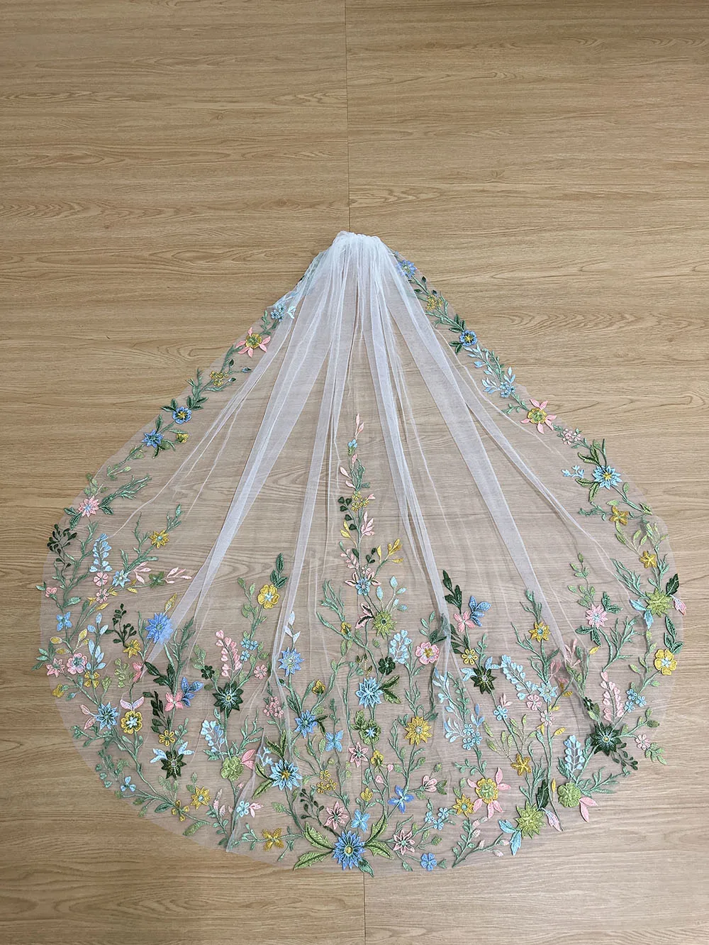 Bridal veil, Short Section Colorful Flowers Lace Veil, Wedding Accessories, Bridal Headwear
Bridal veil, Short Section Colorful Flowers Lace Veil, Wedding Accessories, Bridal Headwear