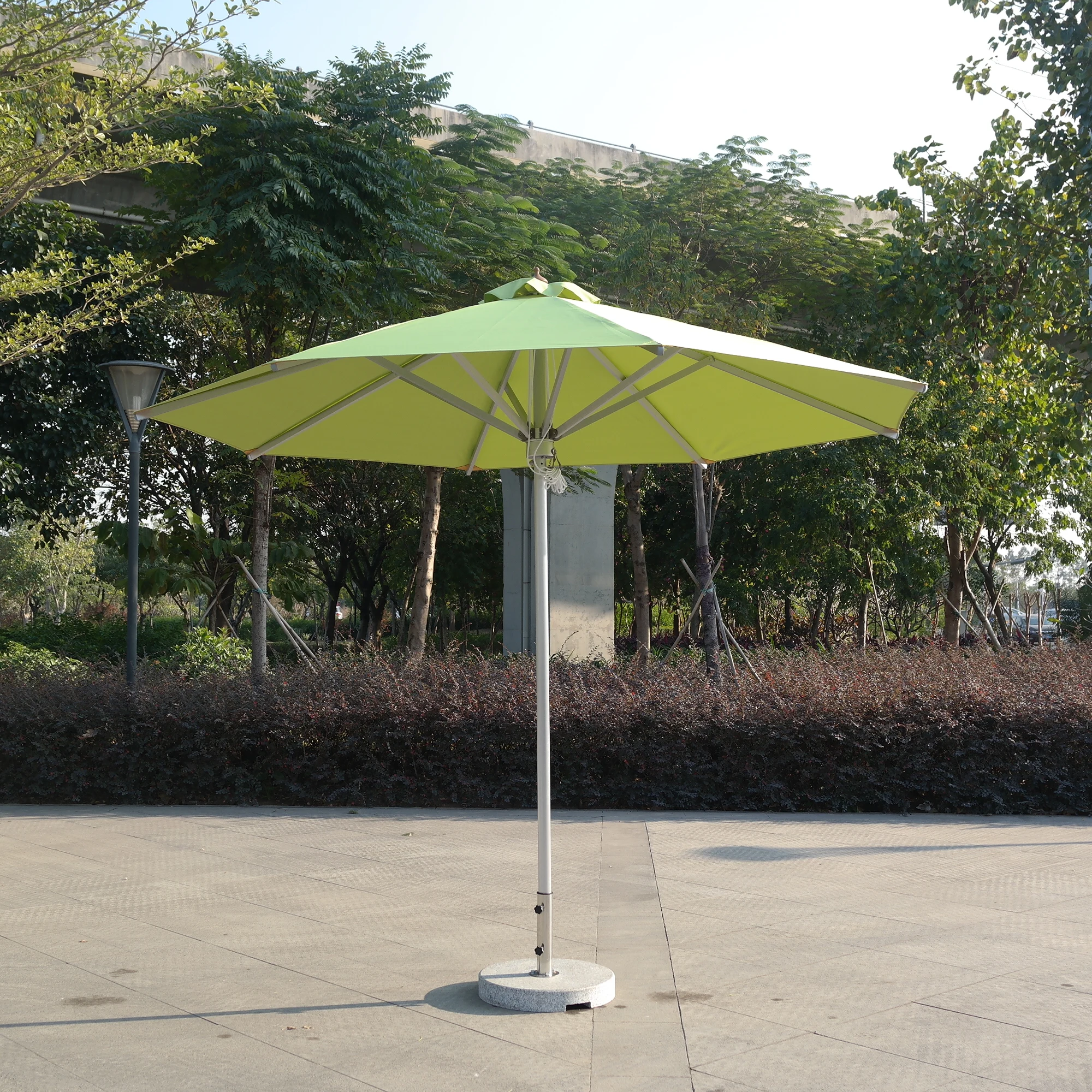 48mm Center Pole Umbrella In Garden Or Beach 
48mm Center Pole Umbrella In Garden Or Beach