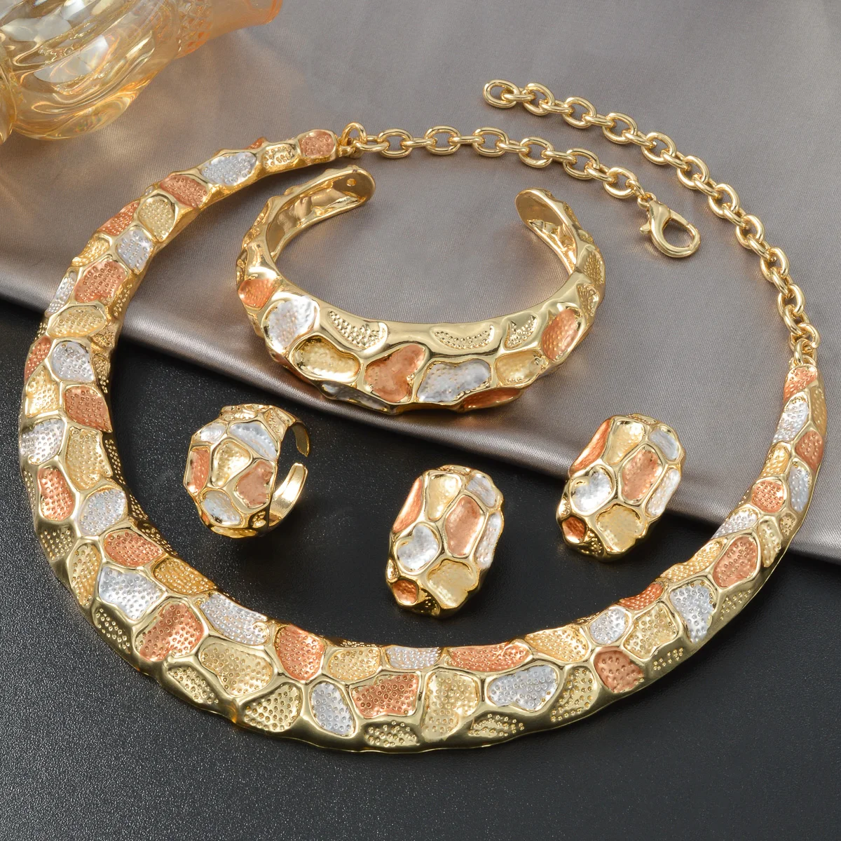 Ladies Mixed Tone Gold Plated Pitted Grain Jewelry Set 4In1 Necklace Bracelet Ring Earrings Ornament For Party Daily Decor Gift
Ladies Mixed Tone Gold Plated Pitted Grain Jewelry Set 4In1 Necklace Bracelet Ring Earrings Ornament For Party Daily Decor Gift