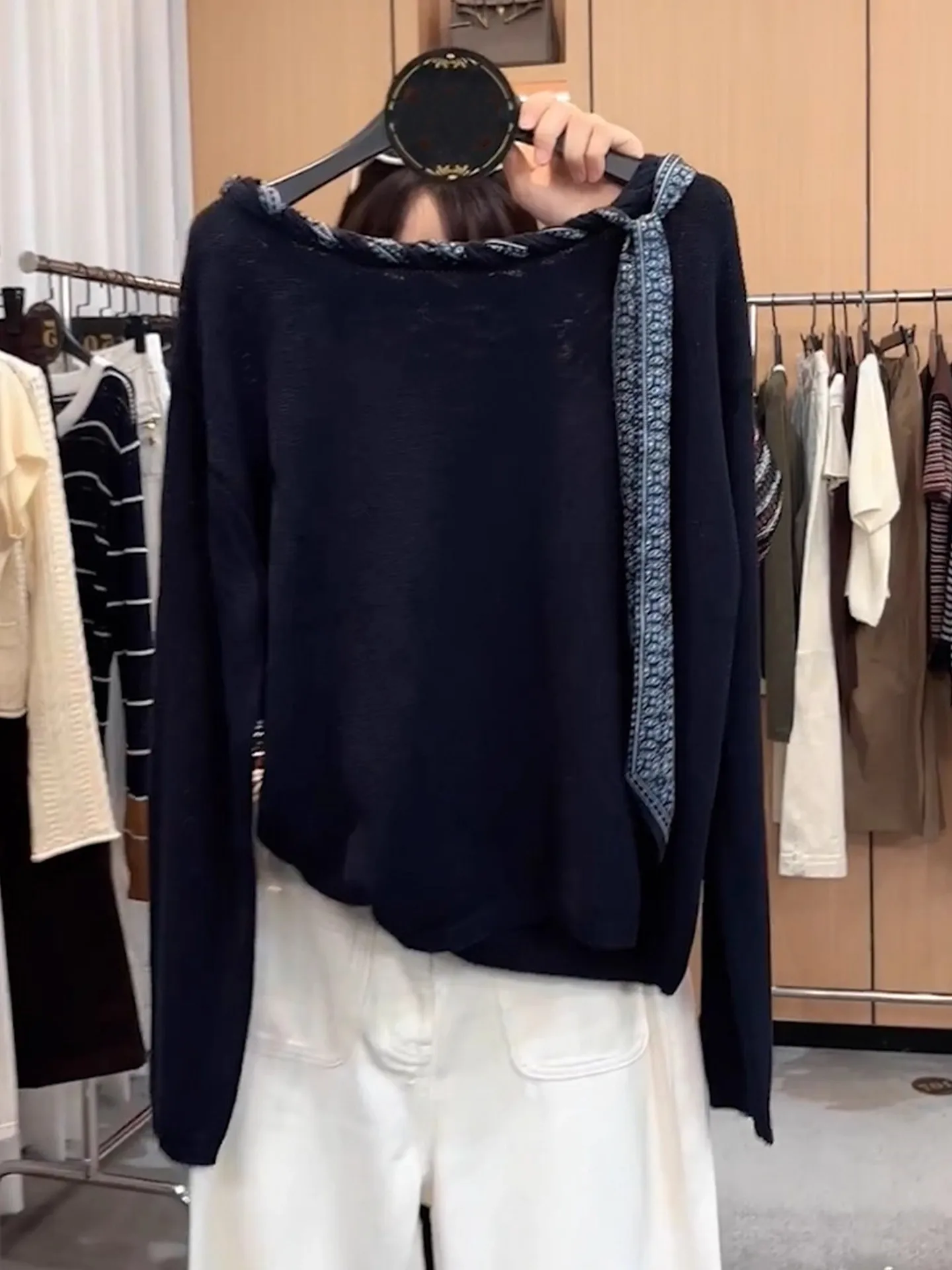 Корейский шелковый шарф-снуд, связанный вокруг шеи, вязаный свитер, женский осенний модный свободный топ с длинными рукавами, универсальный, для повседневной носки
Корейский шелковый шарф-снуд, связанный вокруг шеи, вязаный свитер, женский осенний модный свободный топ с длинными рукавами, универсальный, для повседневной носки