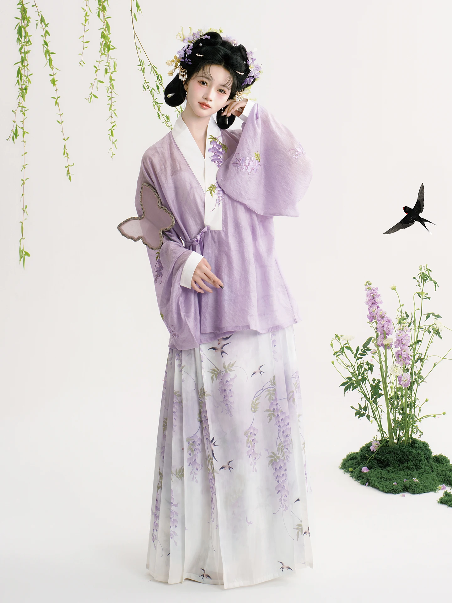 Banyu Yao Women's Ming Dynasty Style Hanfu Set with Matching Tail Skirt Spring Swallow Design Summer New Arrival
Banyu Yao Women's Ming Dynasty Style Hanfu Set with Matching Tail Skirt Spring Swallow Design Summer New Arrival
