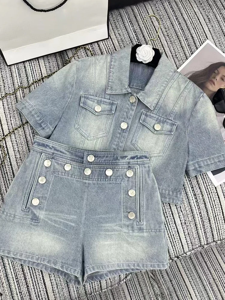 Vintage wash denim short jacket two-piece 2024 Summer women's new + high-waisted double-breasted denim shorts fashion set
Vintage wash denim short jacket two-piece 2024 Summer women's new + high-waisted double-breasted denim shorts fashion set