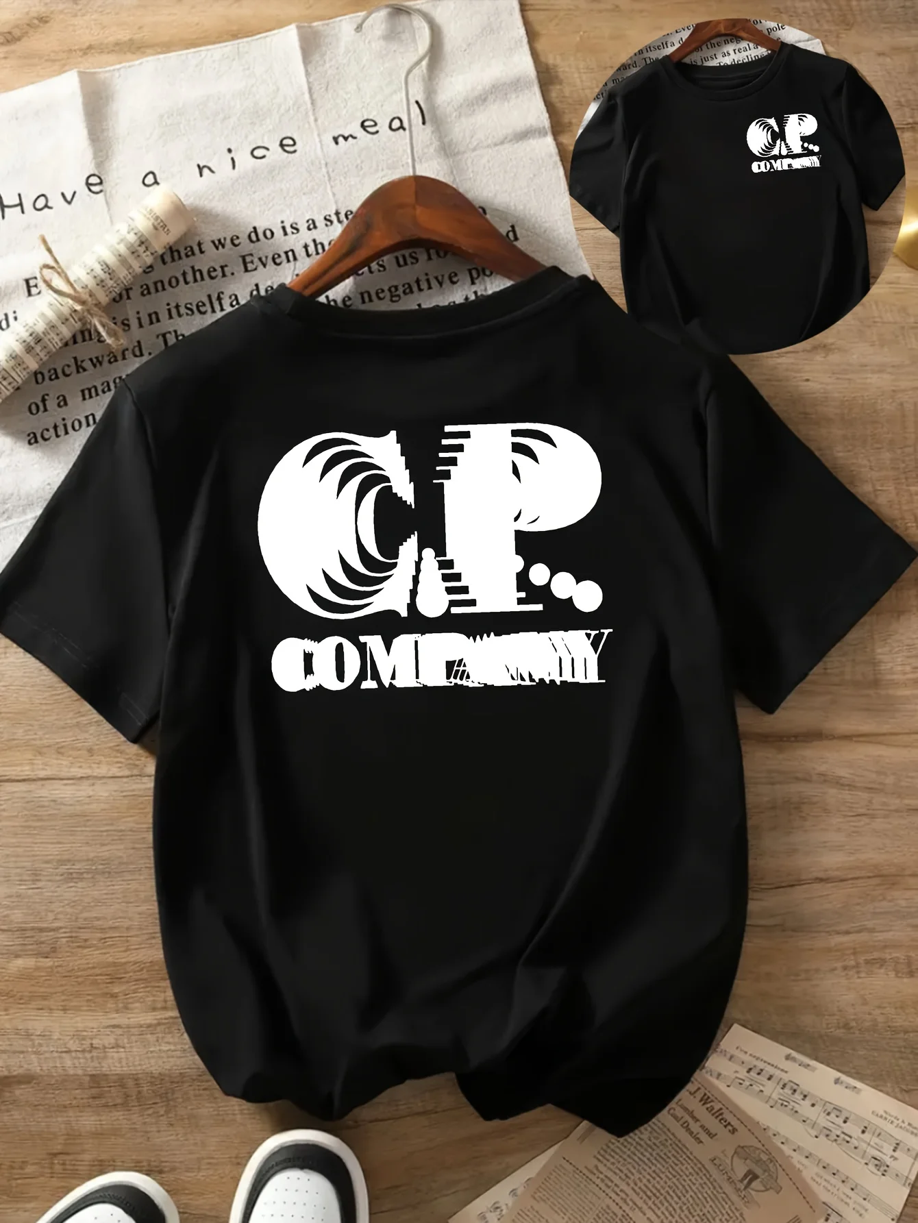 The Men's and Women's Casual Short-sleeved T-shirts with Spiral Print Are Designed in A Comfortable and Classic Style
The Men's and Women's Casual Short-sleeved T-shirts with Spiral Print Are Designed in A Comfortable and Classic Style