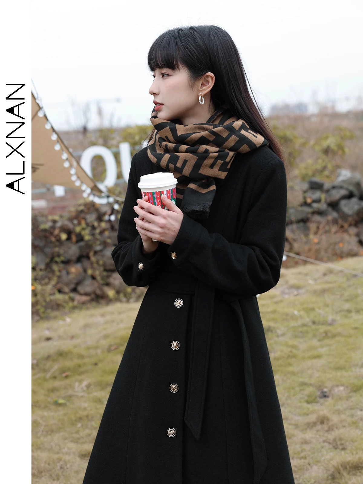 ALXNAN Hepburn Style Black Woolen Coat for Women O-neck Long Sleeve Single Breasted Slim Commuter Long Coat 2024 Winter LXN22779
ALXNAN Hepburn Style Black Woolen Coat for Women O-neck Long Sleeve Single Breasted Slim Commuter Long Coat 2024 Winter LXN22779