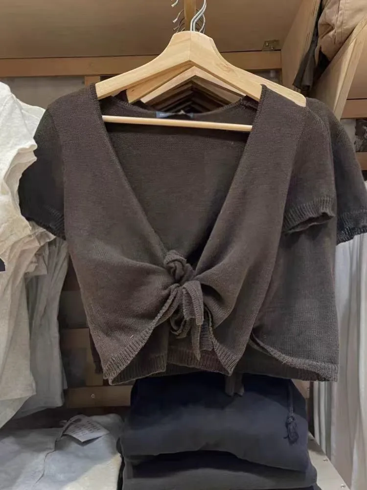 Brown Knitted Cropped Lace-up Cardigan Women Vintage Slim V-neck Sexy Smock Short Sleeve Tees Retro Simple Chic Crop Tops Y2K
Brown Knitted Cropped Lace-up Cardigan Women Vintage Slim V-neck Sexy Smock Short Sleeve Tees Retro Simple Chic Crop Tops Y2K