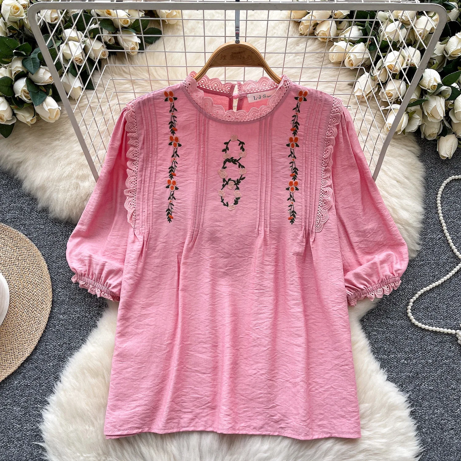 Sweet Flower Embroidered Shirt Women 2025 Summer Lace Splicing Lantern Sleeve Blouse Shirt Loose Casual Beach Top Female Blusa
Sweet Flower Embroidered Shirt Women 2025 Summer Lace Splicing Lantern Sleeve Blouse Shirt Loose Casual Beach Top Female Blusa