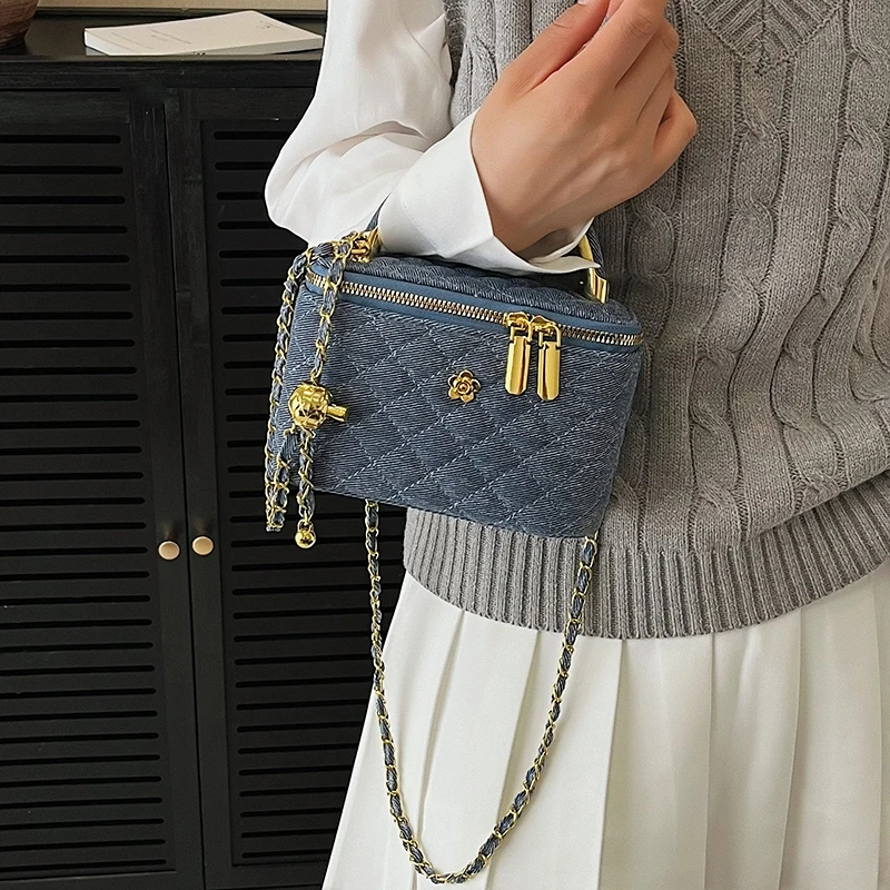 Luxury Fashionable Minimalist Handbag Women Crossbody Bag Vintage Unique Leather Solid Color Large Capacity High-End
Luxury Fashionable Minimalist Handbag Women Crossbody Bag Vintage Unique Leather Solid Color Large Capacity High-End