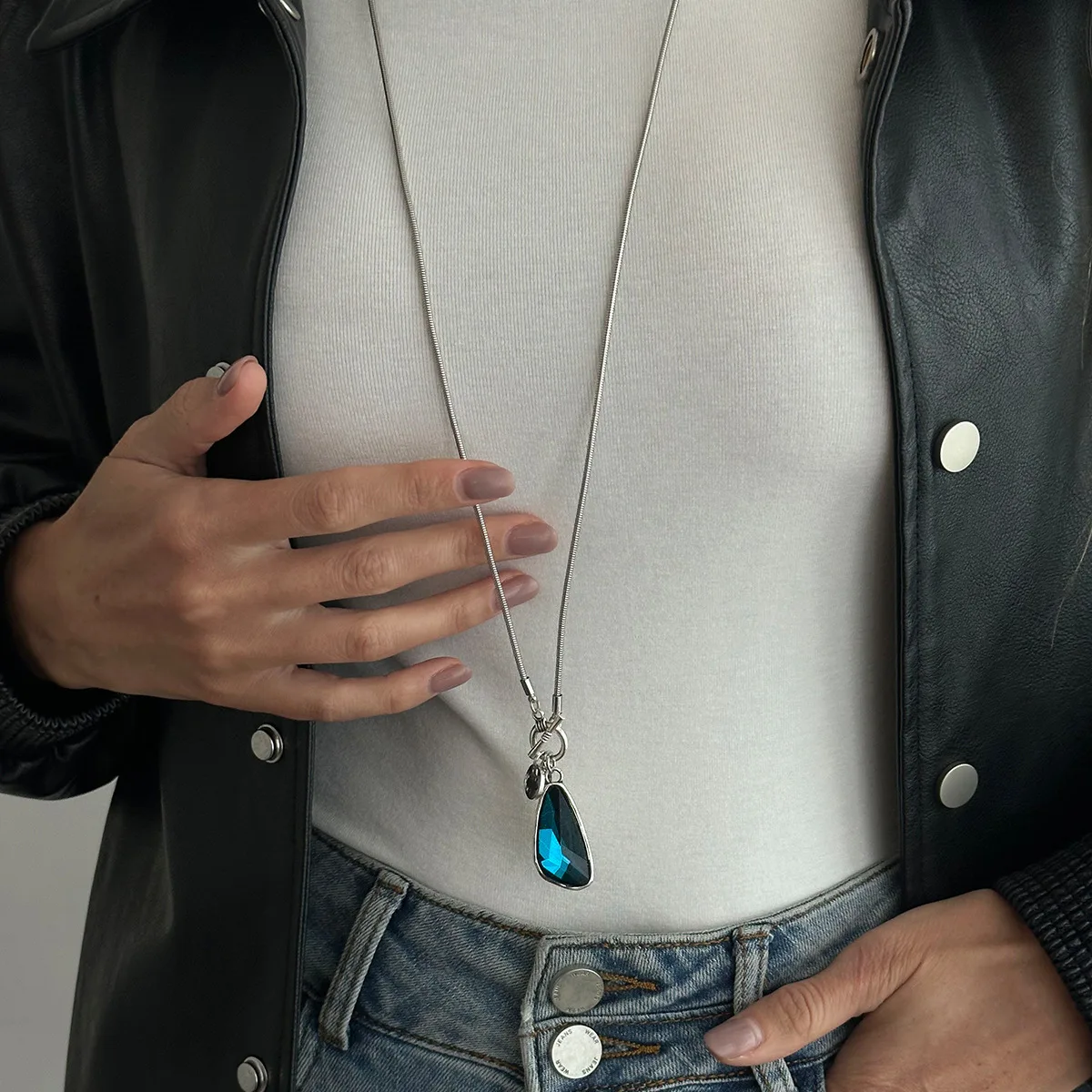 Fashion Long Personality Irregular Geometric Grey Teardrop-shaped Pendant Snake Bone Chain Necklace Bracelet for Women Jewelry
Fashion Long Personality Irregular Geometric Grey Teardrop-shaped Pendant Snake Bone Chain Necklace Bracelet for Women Jewelry
