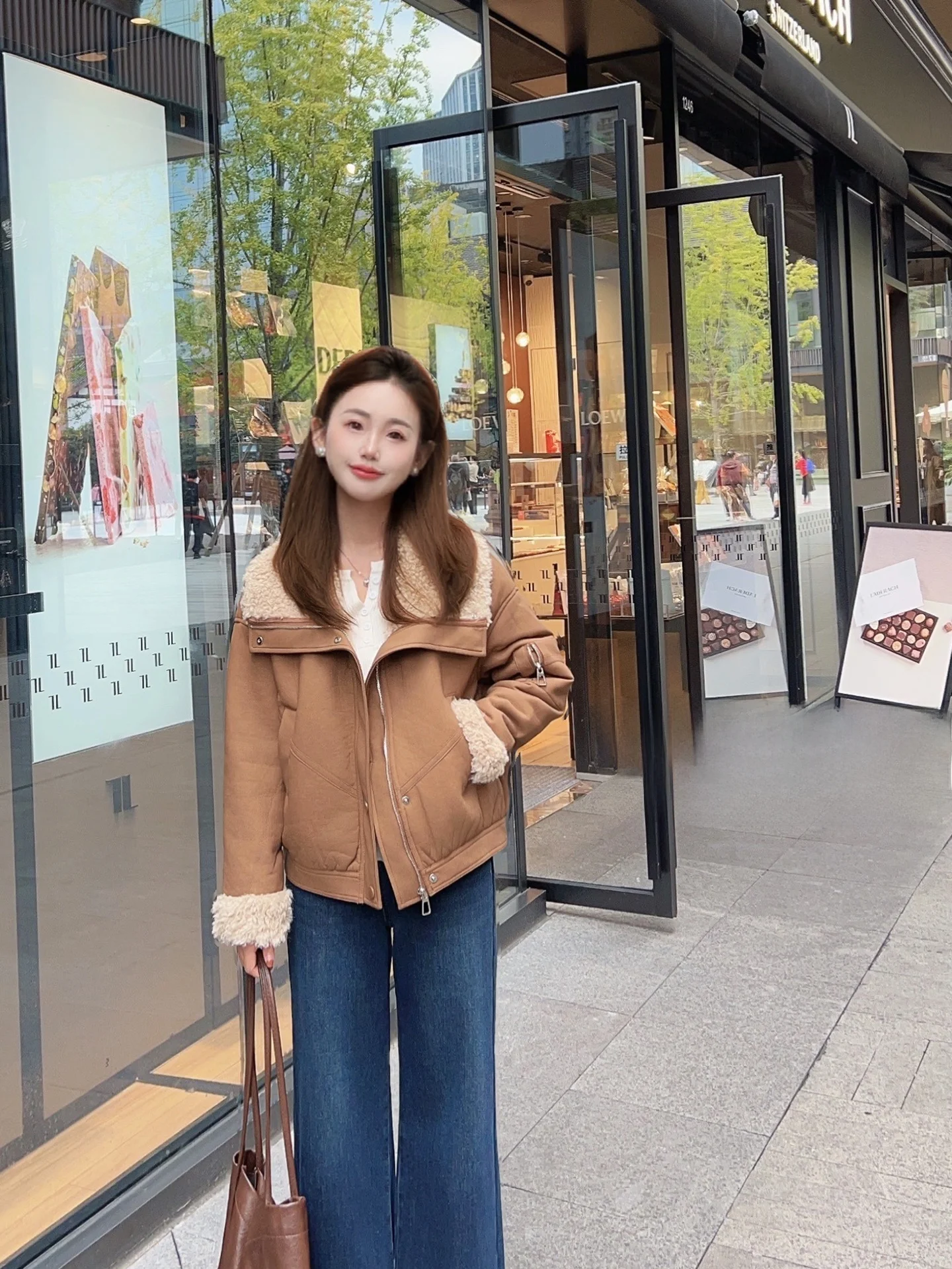 Мягкое утепленное пальто с флисовой подкладкой, высококачественная кожа и мех, зимний теплый женский комбинезон для снега, повседневный стиль
Мягкое утепленное пальто с флисовой подкладкой, высококачественная кожа и мех, зимний теплый женский комбинезон для снега, повседневный стиль