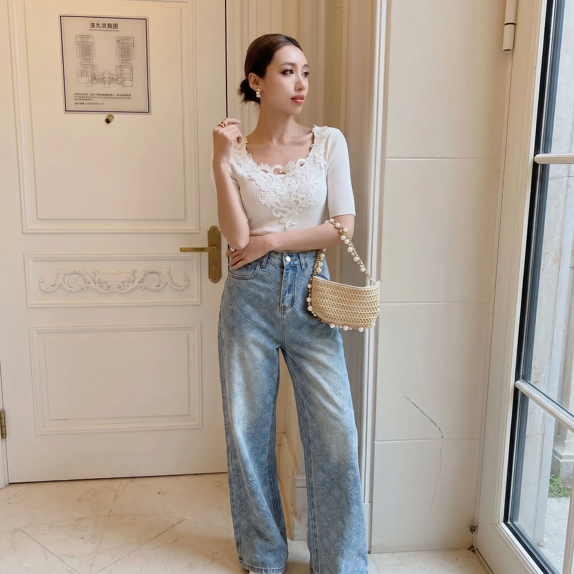 Women High Waisted Jacquard Wide Leg Jeans Loose Fit Flattering Denim Pants DM3BLJ006
Women High Waisted Jacquard Wide Leg Jeans Loose Fit Flattering Denim Pants DM3BLJ006