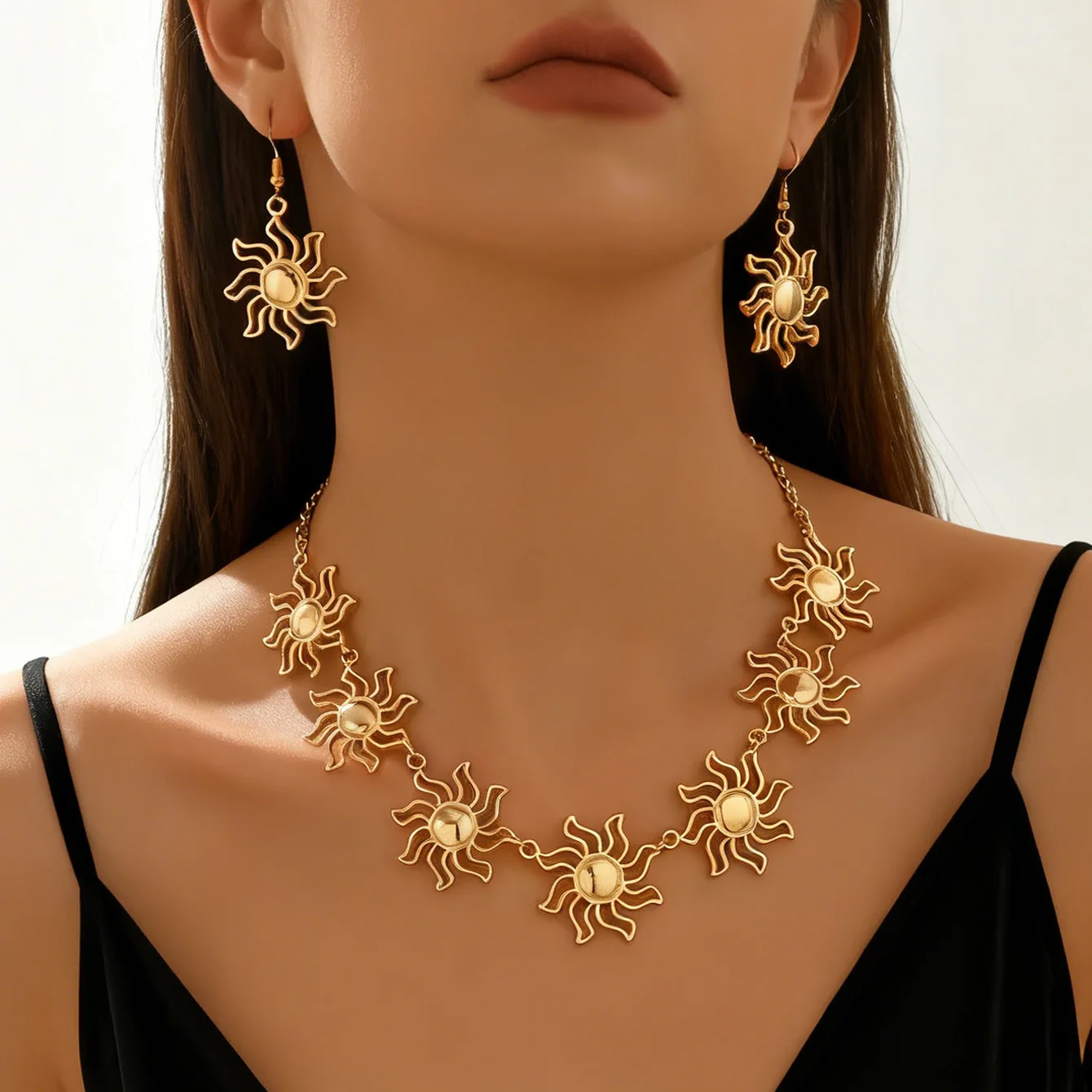 Богемные модные украшения: колье и серьги с подвеской в виде подсолнуха, цепочка на ключицу, серьги с полыми лепестками
Богемные модные украшения: колье и серьги с подвеской в виде подсолнуха, цепочка на ключицу, серьги с полыми лепестками