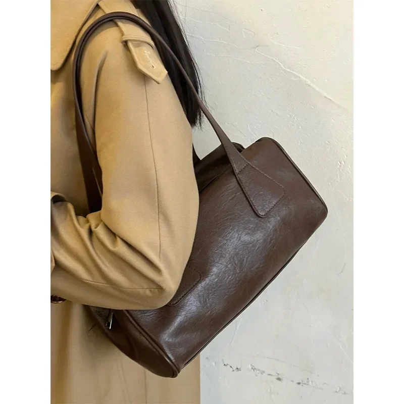 Korean Retro Hand-held Shoulder Bag Small Square Bag Women's New Large Capacity Ins Style Casual Versatile Commuting Stick Bag
Korean Retro Hand-held Shoulder Bag Small Square Bag Women's New Large Capacity Ins Style Casual Versatile Commuting Stick Bag