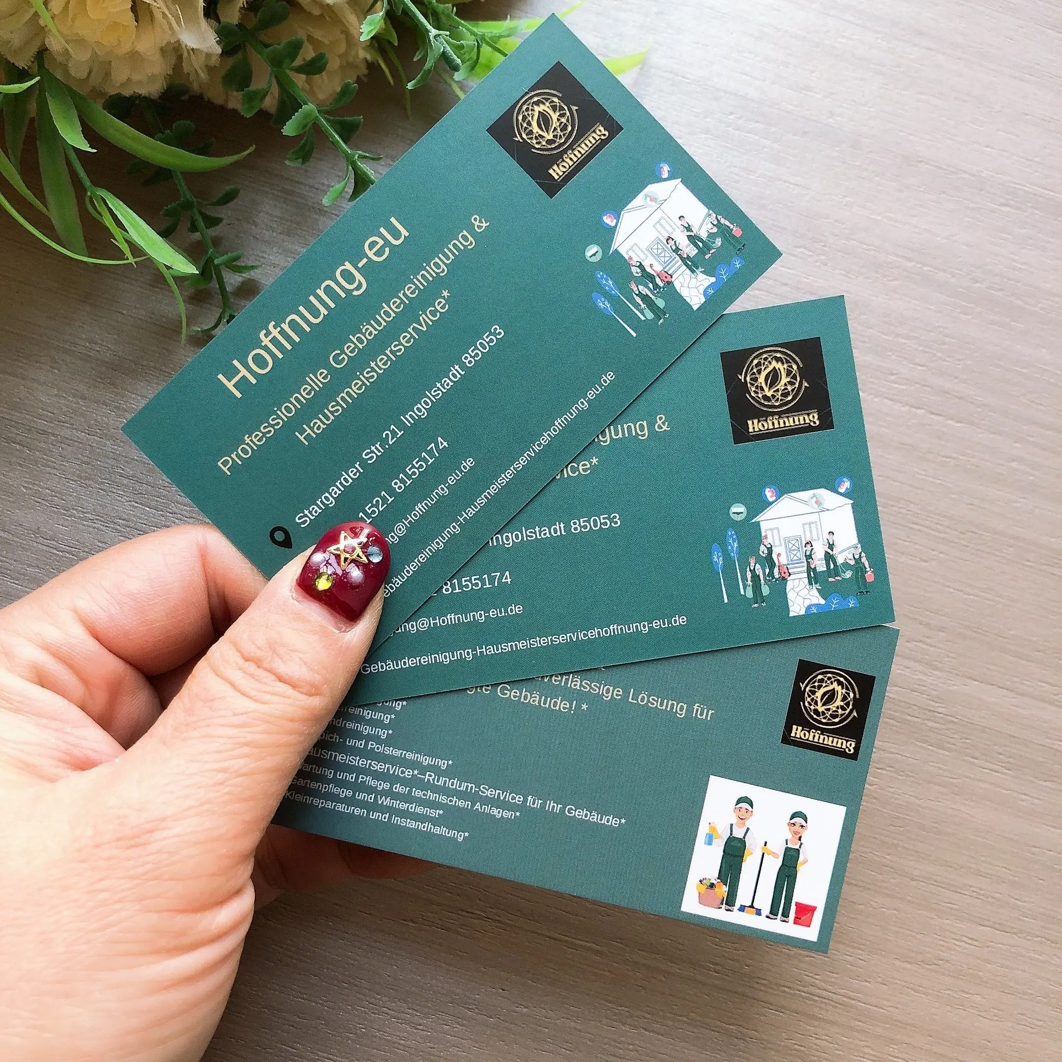Customized high-quality 300gsm copperplate paper greeting card printing white paper small business thank-you card
Customized high-quality 300gsm copperplate paper greeting card printing white paper small business thank-you card