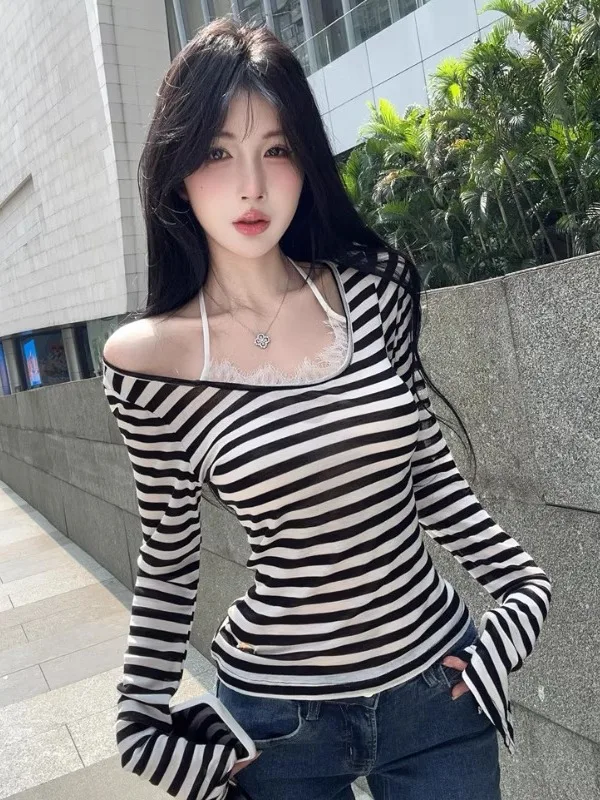 Retro Striped Long Sleeve T-Shirt Women's round Neck Lace Splicing Knitted Base Top Korean Style Autumn Season Breathable Ski...
Retro Striped Long Sleeve T-Shirt Women's round Neck Lace Splicing Knitted Base Top Korean Style Autumn Season Breathable Ski...