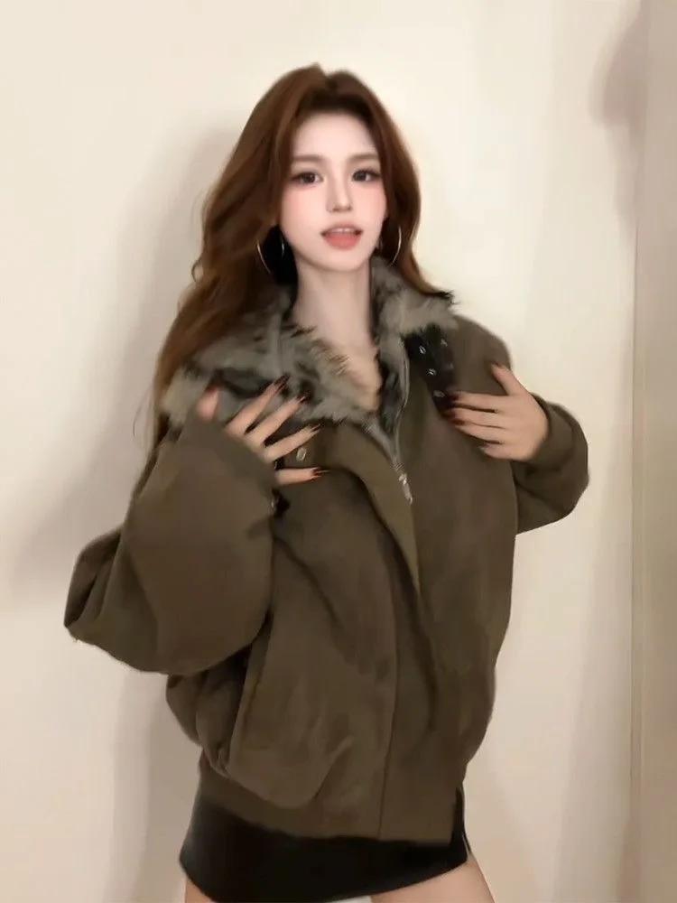 Women's Loose Cotton Jacket Coat Fall Winter 2025 Fur Collar Mountain Eagle Style High Street Retro Crossbody Coat
Women's Loose Cotton Jacket Coat Fall Winter 2025 Fur Collar Mountain Eagle Style High Street Retro Crossbody Coat