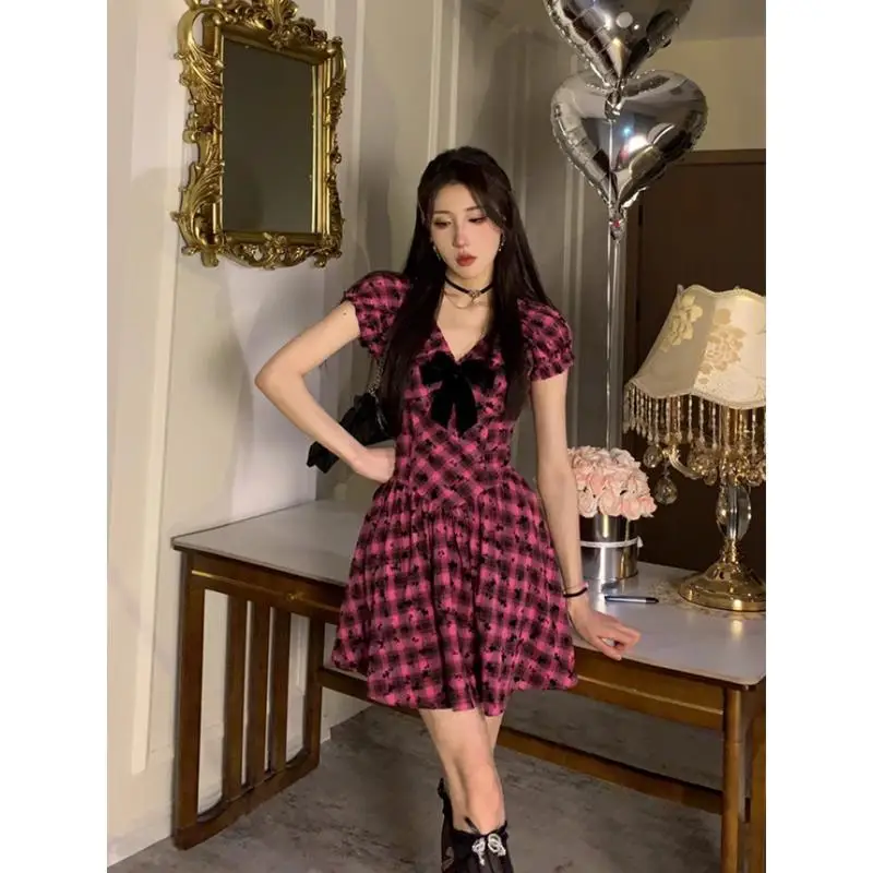 Sweet and Spicy Girl Plaid Bow Dress Women's Summer 2024 New Fashion V-neck Waist Wrapped Princess Short Dresses Female Clothing
Sweet and Spicy Girl Plaid Bow Dress Women's Summer 2024 New Fashion V-neck Waist Wrapped Princess Short Dresses Female Clothing