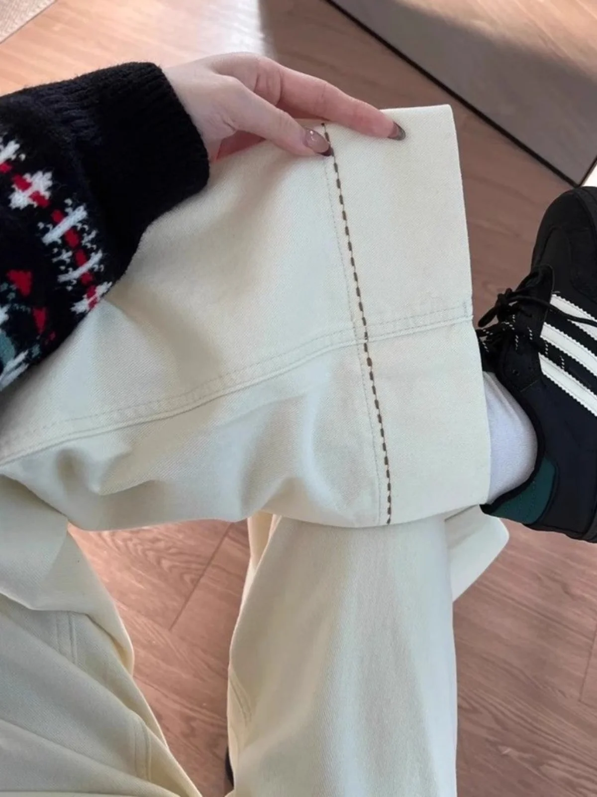 Широкие джинсы свободного кроя женские, светло-бежевые, из денима, с высокой талией, прямые брюки, весна-осень, большие размеры, удобная посадка
Широкие джинсы свободного кроя женские, светло-бежевые, из денима, с высокой талией, прямые брюки, весна-осень, большие размеры, удобная посадка