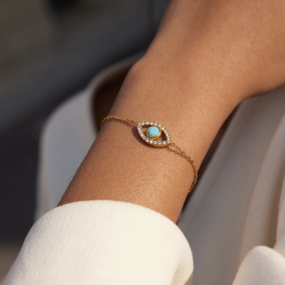 18K gold stainless steel round white zircon O-shaped chain bracelet with demon's eye charm
18K gold stainless steel round white zircon O-shaped chain bracelet with demon's eye charm
