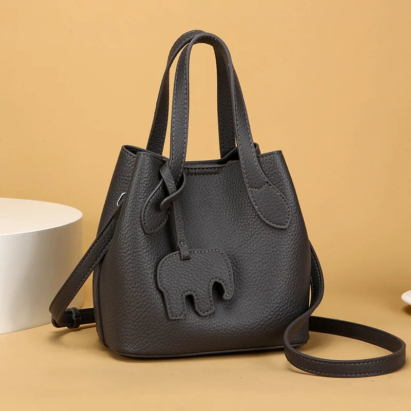 Сумка-ведро Market, нишевая сумка на плечо для женщин, минималистичная сумка через плечо, универсальная сумка «день-ночь», роскошная сумка с верхней ручкой
Сумка-ведро Market, нишевая сумка на плечо для женщин, минималистичная сумка через плечо, универсальная сумка «день-ночь», роскошная сумка с верхней ручкой 