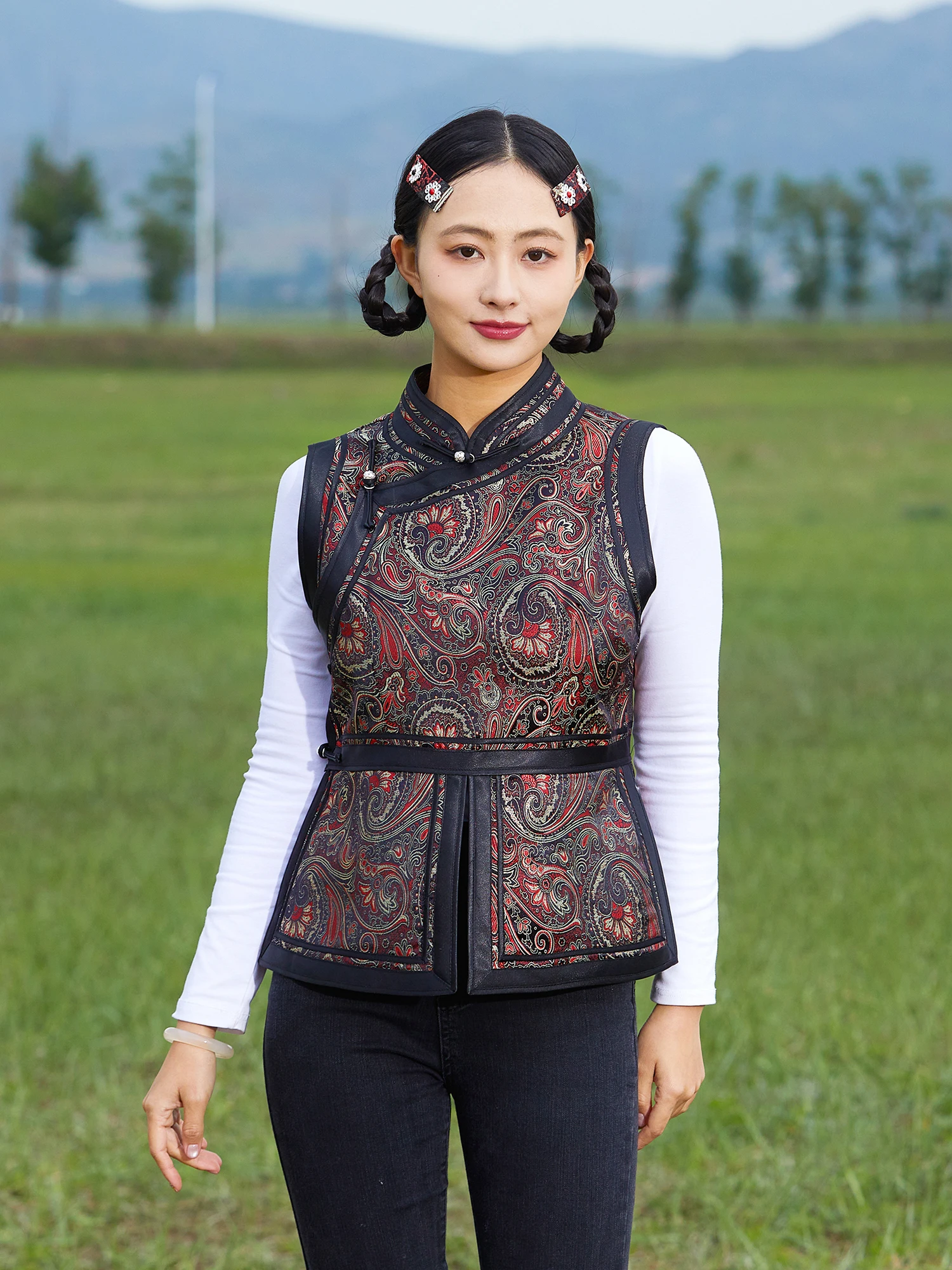 Mongolian Vest Women's Tail Figure Stand Collar Handmade Buttonhole Loop Mongolia Vest Waistcoat Four Seasons Top
Mongolian Vest Women's Tail Figure Stand Collar Handmade Buttonhole Loop Mongolia Vest Waistcoat Four Seasons Top